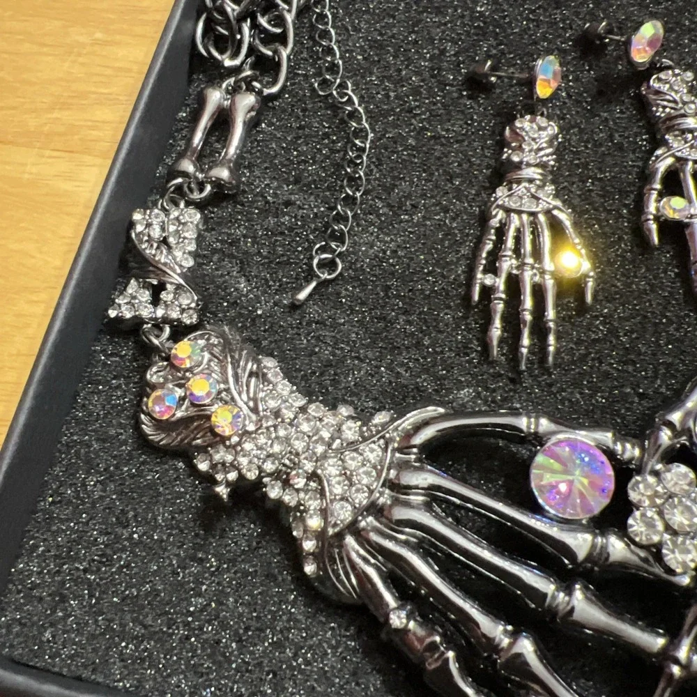Zhenhui Skeletal Hands GOTIC Chain Choker And Earrings Metal,adjustable